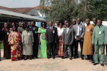 Les membres du Comité Technique Interministériel de Lutte Antitabac avec le Directeur de Cabinet du Ministre de la Santé et de la Population, en cravate rouge