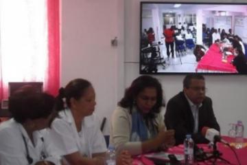 Da direita para a esquerda: o Dr. Artur Correia, Presidente do CNDS - Centro Nacional de Desenvolvimento Sanitário, a Dra. Cristina Fontes Lima, Ministra Adjunta e da Saúde, a Dra. Mecildes e a Dra. Irinita Soares