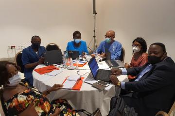 Les participants à l'atelier sur la digitalisation de paiement dans le secteur de la santé, salon Lubumbashi, Pullman, Kinshasa. OMS/Eugene Kabambi