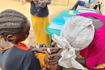 A health worker administers a polio vaccine to a child in Juba 