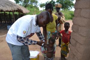 Polio vaccination in Mozambique