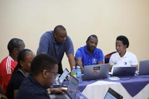 Participants analyzing data during the training 