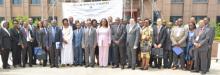 Photo de famille avec à la gauche de Mme le Ministre, le Coordonnateur de l’IST/CA, le Représentant de l’Unicef au Gabon et à sa droite, le Secrétaire Général Adjoint de la CEEAC et des officiels