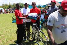 The Honorable Minister of Health Honorable Atupele Muluzi, MP handed over bicylces, World TB Day T-Shirts and cloth to members of best performing Community Sputum Collection Centres in Salima