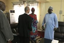 Le Ministre de la santé publique recevant les membres de la mission en présence de la Représentante par intérim de l’OMS au Niger