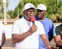 Le Représentant de l'OMS Dr Kouamé Jean KONAN prononçant son discours au nom des PTF à l'issue de la marche