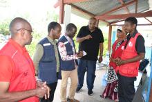 Au centre, le Dr Younoussa Assoumani, le représentant d’Action Damien aux Comores.