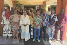 Photo de famille avec la DG de l'ANAMEV et les participants à l'atelier de formation sur la pharmacovigilance