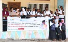 Une banderole de l'évènement, installée dans la cour de l'école