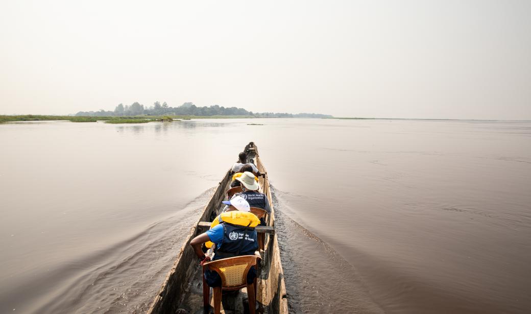 Teams on their way to M'Bamou island, located an hour and a half away by boat from the Congolese capital.